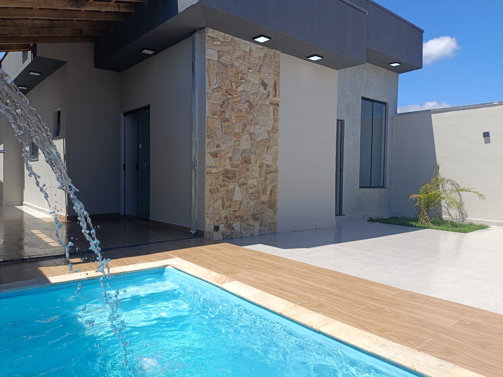 Casa com 3 quartos e piscina no bairro Flamboyant