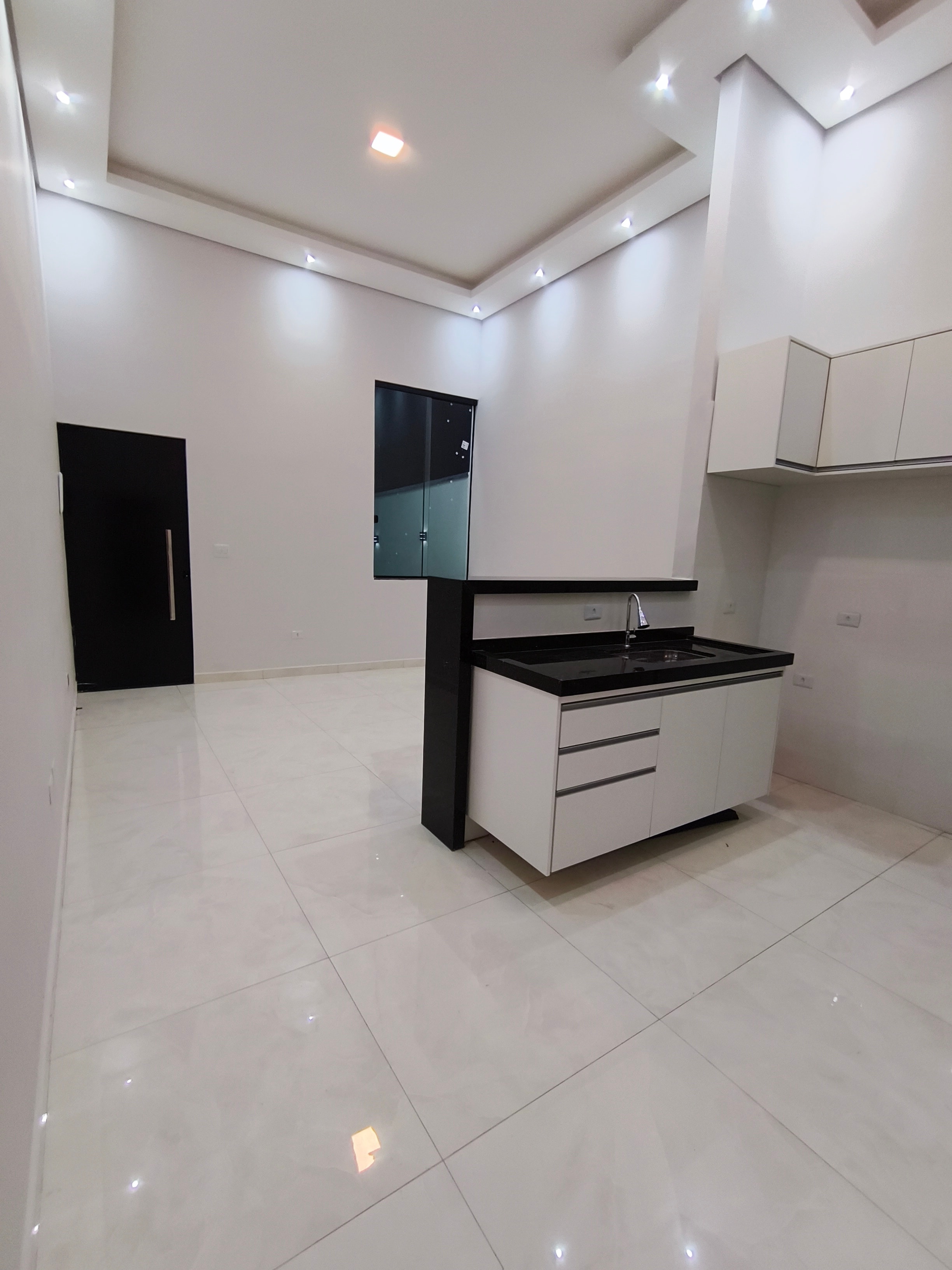 Casa de 2 quartos no Flamboyant com estacionamento e móveis planejados